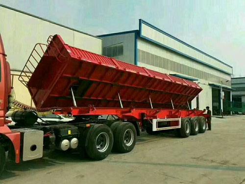 Self dumping semi-trailer is suitable for the transportation of bulk and scattered goods such as coal, ore, and construction materials